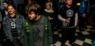 005 All Friends Dead, Status Praesents
